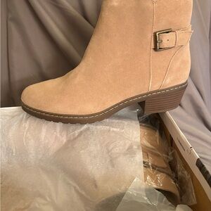 NWT Kensie GLAM suede boots beige size 10